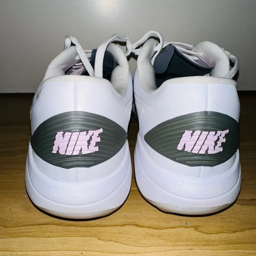 Pink Nike - Picture 3 of 4